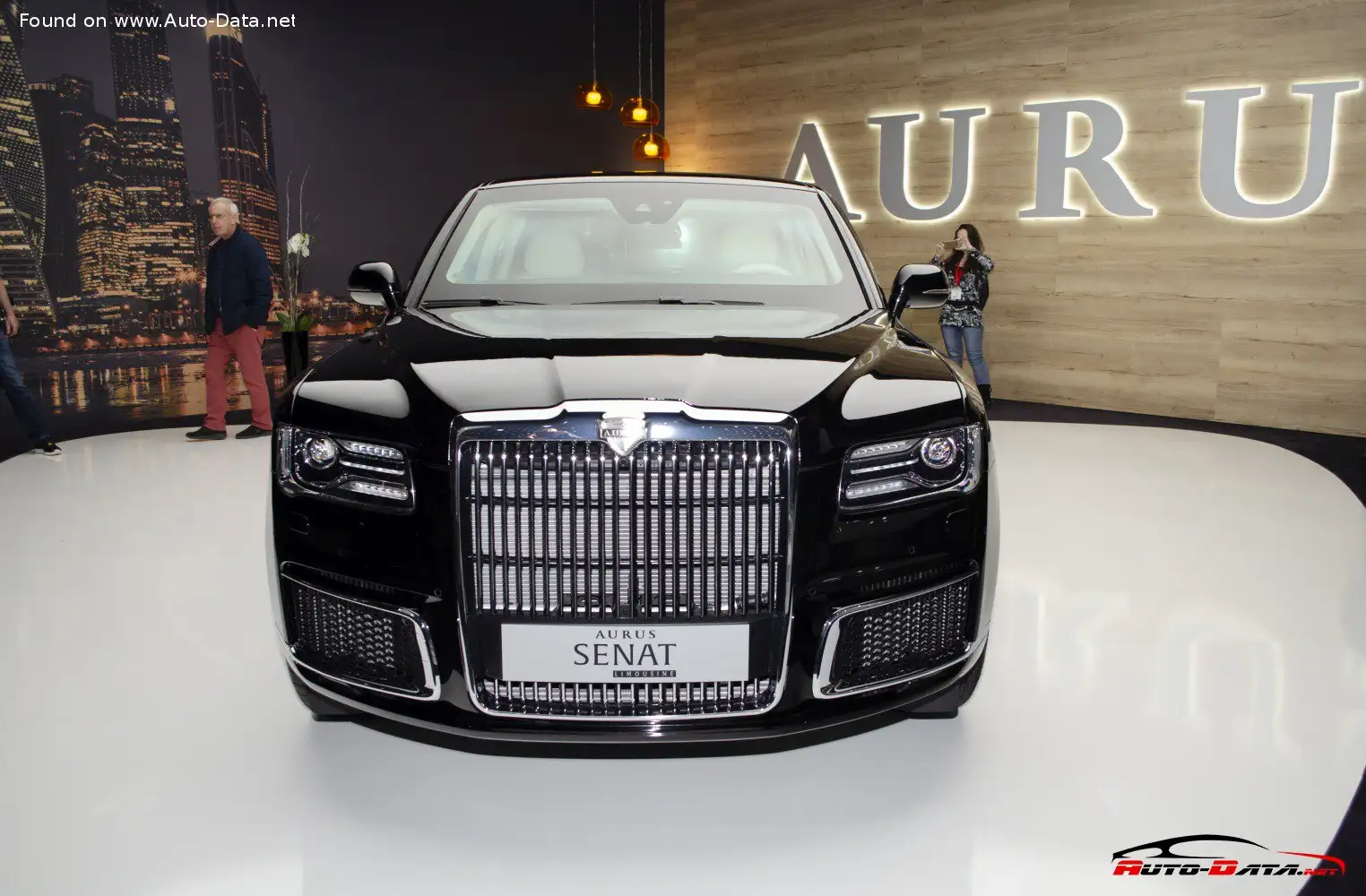 Review: 2018 Aurus Senat Limousine L700 4.4 V8 Hybrid AWD Automatic